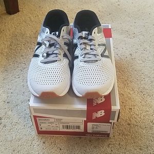 NWOT New Balance Lightweight Running Shoes